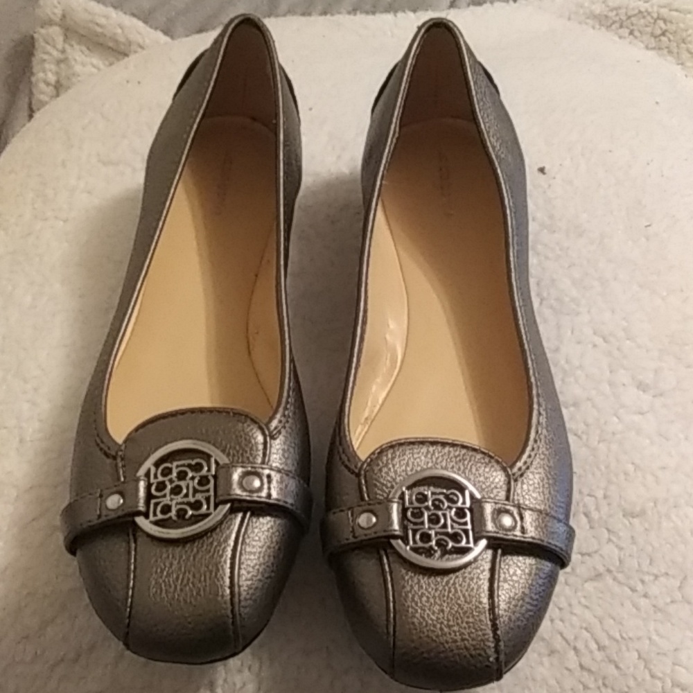 NWOT Liz Claiborne slipons.
